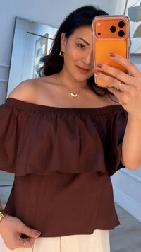 Blusa Ombro À Ombro Clara Detalhe Sobreposição