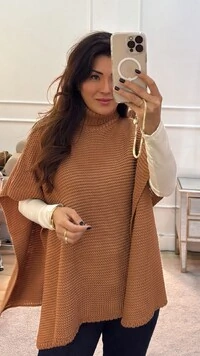 Poncho Tricot Luana Gola Rolê