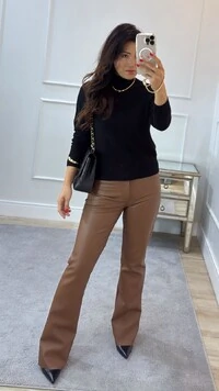 Blusa Tricot Gola Alta Amora Detalhe De Elos E Trançado Frontal