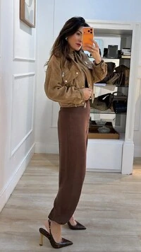 Jaqueta Casaco Curto Suede Maysa Bolsos Fake Com Lapela E Zíper