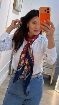 Lenço Acetinado Com Flores E Corda