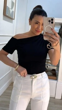 Blusa Malha Layla Ombro Vazado Detalhe Pregas