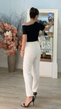 Blusa Malha Layla Ombro Vazado Detalhe Pregas