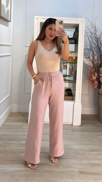 Calça Pantalona Pala Larga Paola Bolsos E Amarração Frontal