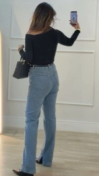 Blusa Malha Ombro Vazado Detalhe Pregas Layla Mangas Longas