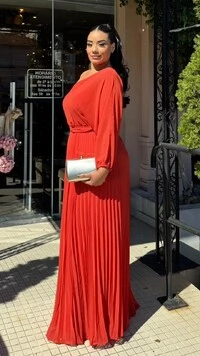 Vestido Longo Plissado Carla Manga Única Com Cinto Faixa