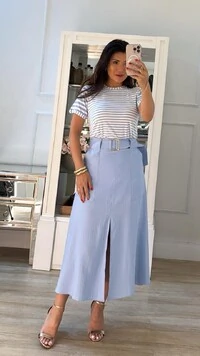 Blusa Listrada Leticia Mangas Curtas Detalhe De Botão Nos Punhos