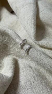 Brinco Pequeno Argola Cravejada