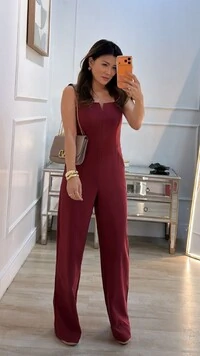 Macacão Alfaiataria Camille Recorte Em V No Busto