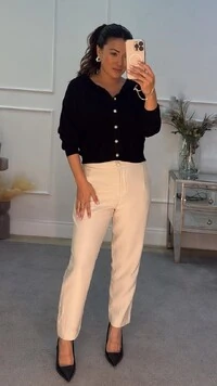 Cardigan Curto Tricot Com Capuz Karla Botão De Flor Com Pé