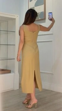 Vestido Midi Bolsos Frontais Chloe Fenda Posterior