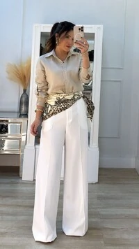 Calça Pantalona Alfaiataria Naomi Detalhe Martingalê Nos Bolsos