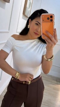 Blusa Malha Layla Ombro Vazado Detalhe Pregas