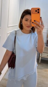Blusa De Malha Maju Barrado Assimétrico Detalhe Renda