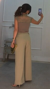 Blusa Elza Gola E Mangas Em Tule