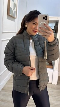 Jaqueta Nylon Valentina Pespontos Em Triangulo Horizontal