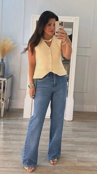 Colete Tricot Samira Botões Resinados Com Detalhe Dourado
