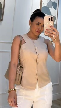 Colete Alfaiataria Cavado Yandra Recorte Vazado Triangular Posterior E Cinto Faixa Pespontada