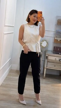 Calça Pala Larga Desire Bolsos Com Recorte Assimétrico