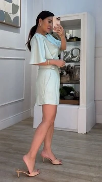 Shorts Alfaiataria Pregas Frontais Anne Cinto Forrado Fivela Oval Resinada