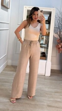 Calça Pantalona Pala Larga Paola Bolsos E Amarração Frontal