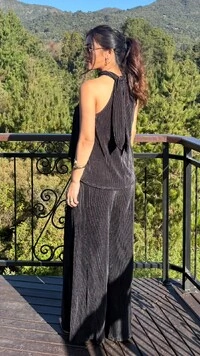 Conjunto Plissado Nani Blusa Cava Americana & Calça Pantalona