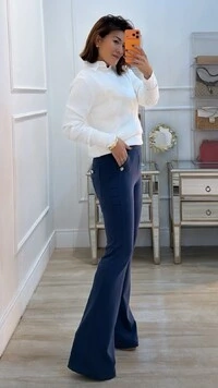 Calça Flare Pala Larga Daniela Bolsos Com Botão Prata