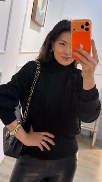 Blusa Tricot Gola Alta Michelly Detalhe De Pompons E Nervuras Em Losangos