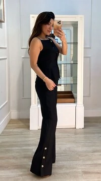 Calça Pantalona Alfaiataria Daphne Botões No Barrado