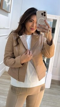 Jaqueta Couro Eco Zíper Dourado Milena Gola Com Detalhe Dourado