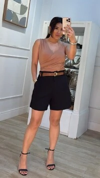 Blusa Regata Malha Decote V Transpassado Kaylla Alça Torcida