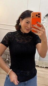 Blusa De Renda Graziela Gola Alta