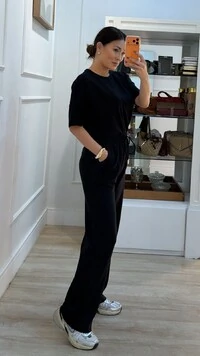 PRÉ-VENDA ENVIO ESTIMADO À PARTIR DO DIA 20/02 Conjunto Helena Blusa E Calça Pantalona