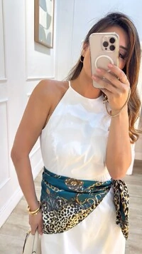 Lenço Acetinado Estampado Detalhe Em Animal Print