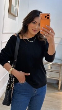 Blusa Tricot Gola Canoa Valéria Detalhe De Entremeios Na Vertical