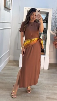 Vestido Midi Malha Gola Careca Simone Fendas Laterais