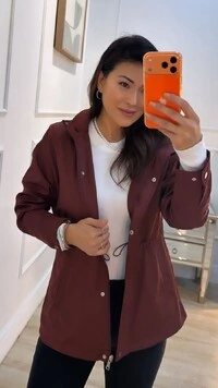 Parka Casaco Capuz Removível Manoela Com Puxadores Internos