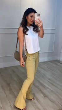 Calça Flare Bolsos Fake Com Lapela Dupla Pamella Botões Prata