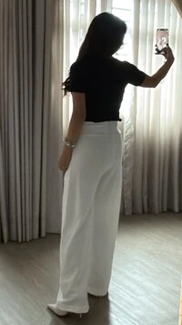 Blusa De Malha Decote V Fabiola Ombros Com Nervuras Caneladas
