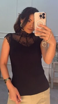 Blusa Elza Gola E Mangas Em Tule