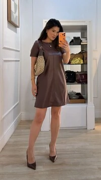 Vestido Curto Couro Eco Com Bolsos Frontais