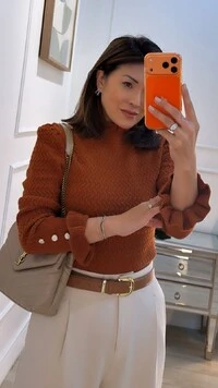 Blusa Tricot Nervuras Entrelaçadas Cindy Botões Nos Punhos