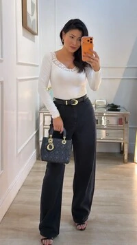 Blusa Malha Aurora Decote V Com Detalhe De Renda