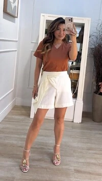 Shorts Alfaiataria Leticia Faixa Fixa Transpassada Com Fivela Dourada