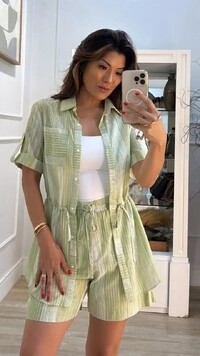 Camisa Alongada Listras Em Nervuras Texturizadas Carol Puxador Regulável Na Cintura