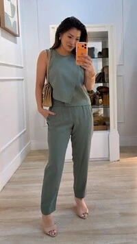 Calça Pala Larga Com Elástico Franzido Marilia Bolsos Detalhe De Recortes