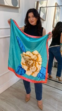 Lenço Acetinado Com Max Flor