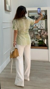 Calça Pantalona Rose Bolsos Frontais Com Recorte Duplo E Botões Dourados