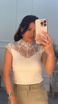 Blusa Elza Gola E Mangas Em Tule