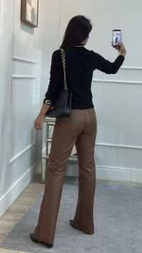 Blusa Tricot Gola Alta Amora Detalhe De Elos E Trançado Frontal